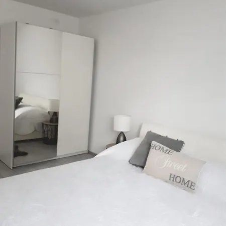 Apartman Jole 2 *