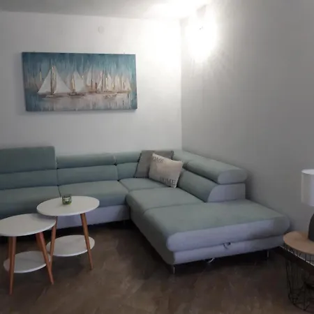 Apartman Jole 2 * トロギール