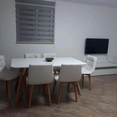 Apartman Jole 2 トロギール