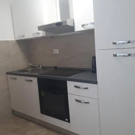 Apartman Jole 2 *