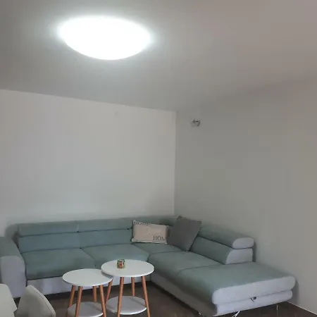 Apartman Jole 2 *